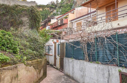 Acquarone Apartment | Awesome apartment in Acqualadrone