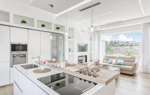 Catenanuova House | Awesome Home In Catenanuova