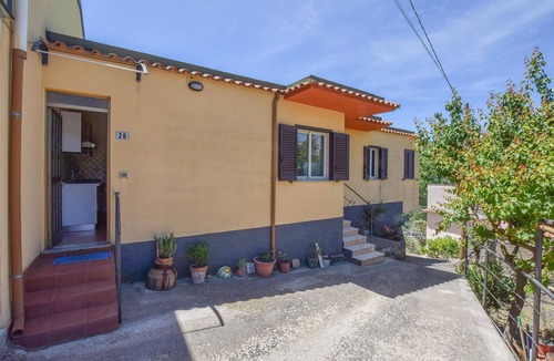 Sinagra House | Awesome home in Sinagra with WiFi