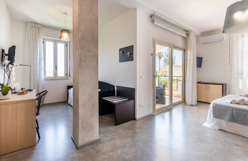 Avola Bed & Breakfast | B&B Marricriu* parking, pool area, not far from the Sea, park , wi-fi free, br