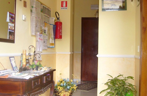 Caltanissetta Villa | B & B S. ELIA Room YELLOW: LOVELY VILLA SURROUNDED IN HISTORICAL PARK DUBINI