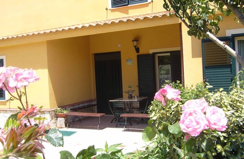 Caltanissetta Villa | B & B St. ELIA suite ROSA: CHARMING VILLA IMMERSED IN THE HISTORIC PARK DUBINI