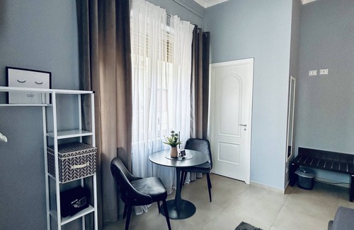Ruggero Settimo House | B&B Ungheria Ottantaquattro