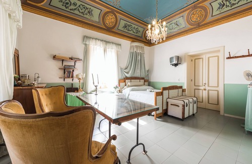 Leni Bed & Breakfast | B&B Villa Pittorino: Giuliana Room in Salina cir 19083037C100309