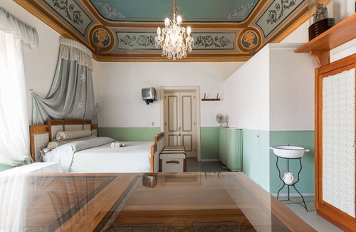 Leni Bed & Breakfast | B&B Villa Pittorino: Master Suite in Salina cir 19083037C100309
