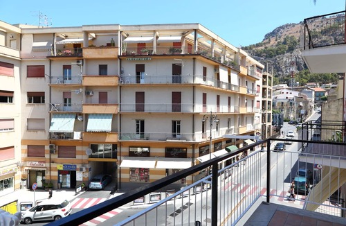 Cefalu Apartment | Balcone Giglio
