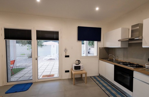 Scoglitti Apartment | Basil apartment in villa with pool, sea, seaside village Scoglitti