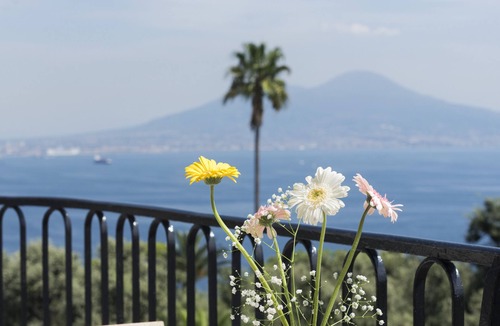 Posillipo House | BayView Posillipo - Luxury Terrace & Private Parking, up to 8 guests