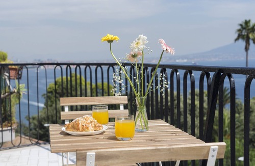 Posillipo House | BayView Posillipo - Luxury Terrace & Private Parking, up to 8 guests