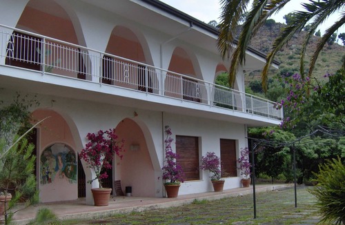 Copanello Villa | Beautiful and elegant Mediterranean-style villa,
