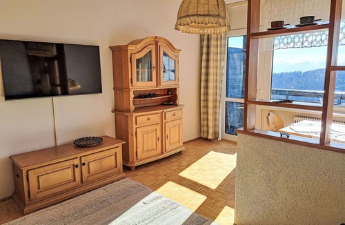Sankt Urban Apartment | Beautiful apartment for 3 guests with pool, WIFI, TV and balcony