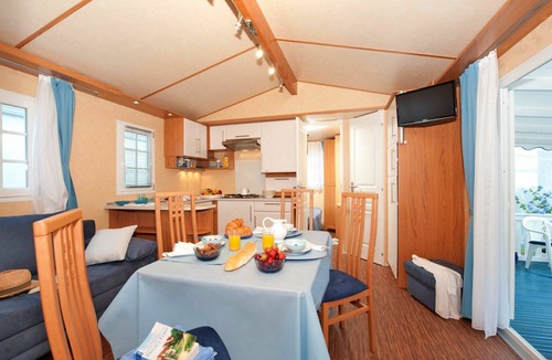 Baia Domizia House | Beautiful apartment in villa for 6 guests with pool, WIFI, A/C, TV and terrace