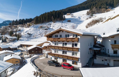Hippach Apartment | Beautiful holiday home with views of the Alps