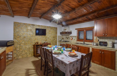 Motta San Giovanni House | Beautiful home in Motta San Giovanni with WiFi