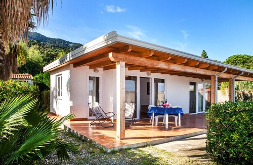 San Giorgio House | Beautiful one bedroom villa directly on the sea, pool, culture and relax ....