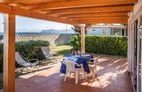 San Giorgio House | Beautiful one bedroom villa directly on the sea, pool, culture and relax ....