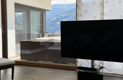 Stanz bei Landeck Villa | Beautiful private villa for 6 guests with WIFI, pool, TV, patio and panoramic view