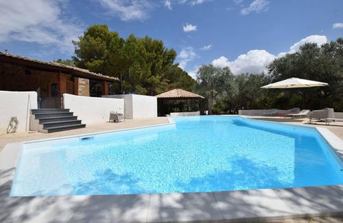 Chiaramonte Gulfi Villa | Beautiful private villa for 10 people with WIFI, private pool, A/C, TV, patio and pets allowed
