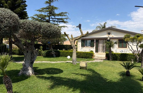 Chiaramonte Gulfi Villa | Beautiful private villa for 6 guests with A/C, private pool, WIFI, TV, patio and panoramic view