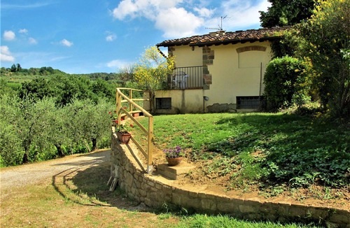 Scandicci Villa | Beautiful private villa for 4 guests with WIFI, TV, patio, pets allowed and panoramic view