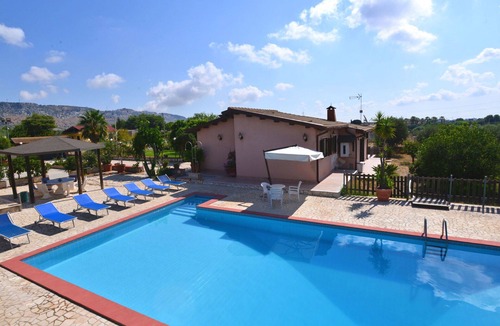 Solarino Villa | Beautiful private villa with A/C, private pool, WIFI, TV, patio, pets allowed and panoramic view