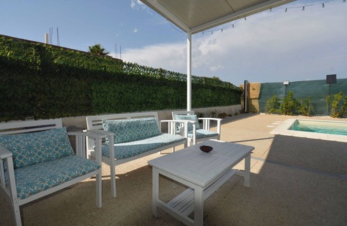 Comiso Villa | Beautiful private villa for 6 people with private pool, A/C, WIFI, patio and pets allowed