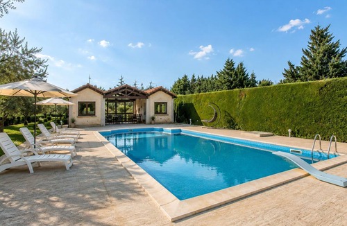 Comiso Villa | Beautiful private villa with private pool, WIFI, A/C, TV, patio, pets allowed and panoramic view
