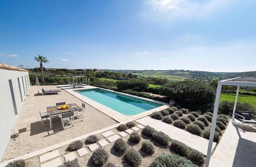 Ragusa Villa | Beautiful private villa for 6 people with A/C, private pool, WIFI, TV, patio and panoramic view