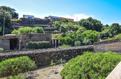 Kamma House | Beautiful stone house on the volcanic island of Pantelleria.