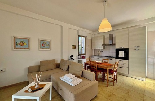 Punta Braccetto Villa | Beautiful villa for 7 people with WIFI, A/C, TV, patio, pets allowed and panoramic view
