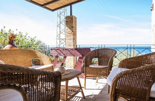 Sant'Ambrogio Villa | Beautiful villa on the seaside with pool