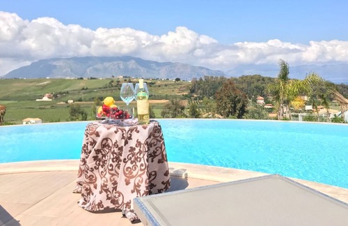 Partinico Villa | BEAUTIFUL VILLA WITH POOL