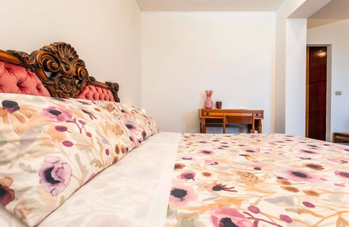 Aci Sant'Antonio Bed & Breakfast | Bed and Breakfast 'Carolea - Coratina' with Shared Pool, Wi-Fi and Air Conditioning