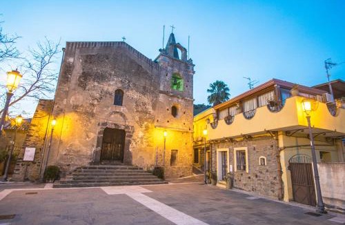 Calatabiano Bed & Breakfast | Bed and Relax-Il Maniero
