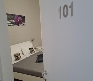 Corso dei Mille - Sant'Erasmo Bed & Breakfast | Bedroom la stazione