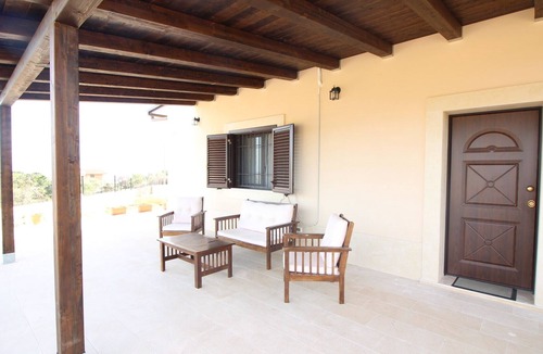 Floridia Villa | BELLAVISTA - Private Holiday Home with Swimming Pool!