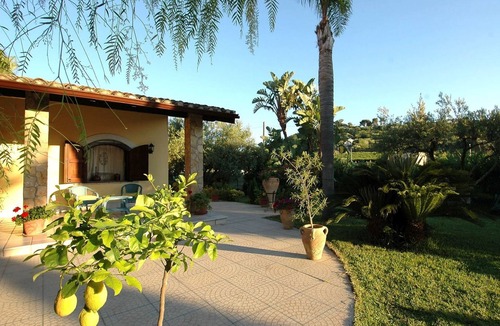 Trappeto Villa | Belvilla by OYO Azzurra