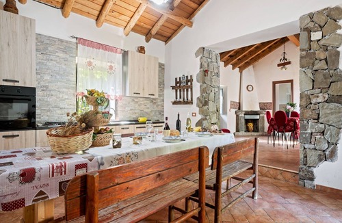 Maniace Cottage | Belvilla by OYO Casa Otaiti