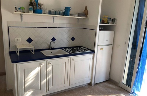 Marzamemi Villa | Blue and white malsine in Marzamemi
