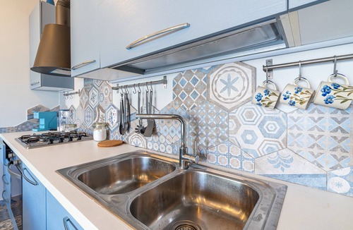 Portopalo di Capo Passero Apartment | Blue House Apartment with Terrace, Sea View, Wi-Fi and Air Conditioning