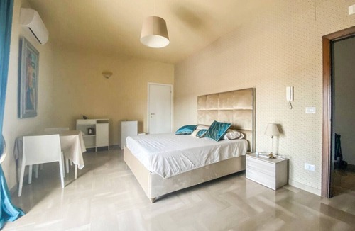 Bitonto Bed & Breakfast | Blue Room - Double Room with Private Garage