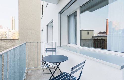 Vicques Apartment | Blueground | Gundeldingen 2bd apartment