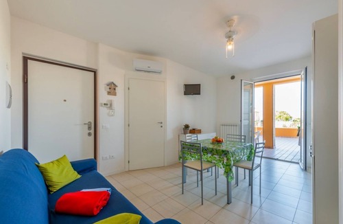 Marotta Apartment | Bright and comfortable apartment, able to accommodate up to 4 people, with a large double bedroom and bedroom with a bunk bed, equipped terrace, living room and kitchenette. Ideal for a relaxing beach holiday, a few meters from the Blue Beach and in a co