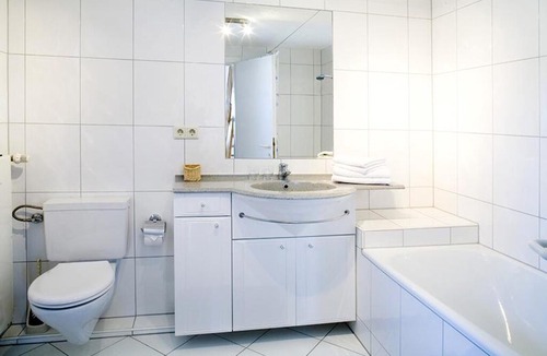 Bregenz Apartment | Bright Holiday Apartment “Ferienwohnung Bregenz 6 Top 4” in Central Location Close to Lake Constance with Wi-Fi, Terrace & Garden