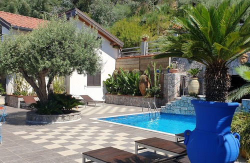 Mitogio House | Bungalow in Villa near Taormina