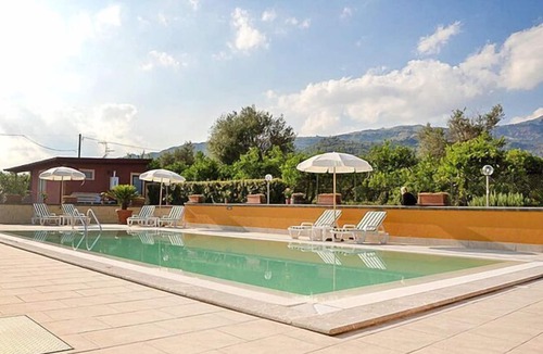 Gaggi House | Bungalows, Gaggi