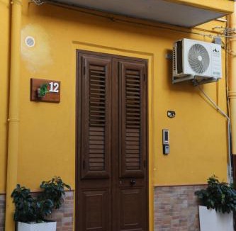 Montelepre Apartment | Camurría Sicily home