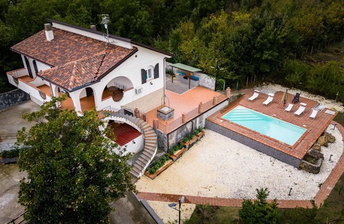 Mascali Villa | Carbone estate, with swimming pool and private parking.