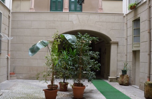 Castellammare Vucciria Apartment | CASA ALLORO SUITE historic center of Palermo free wifi