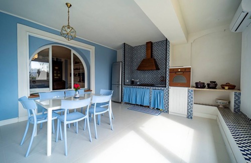 Capo Peloro Apartment | Casa Azzurra apartment with garden by the sea